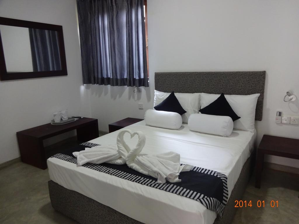 Aaranya Residence Канди Экстерьер фото
