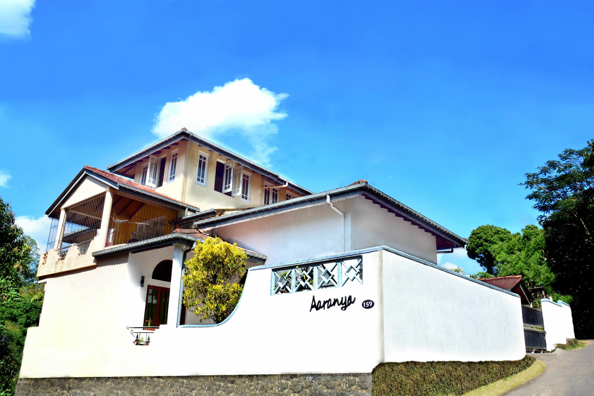 Aaranya Residence Канди Экстерьер фото